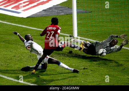 Gervinho di Lille durante la prima partita di calcio della lega francese tra Lille e Valenciennes allo stadio Lille Metropole di Villeneuve d'Ascq, vicino a Lille, Francia settentrionale, il 28 novembre 2009. Foto di Sylvain Lefevre/ABACAPRESS.COM Foto Stock