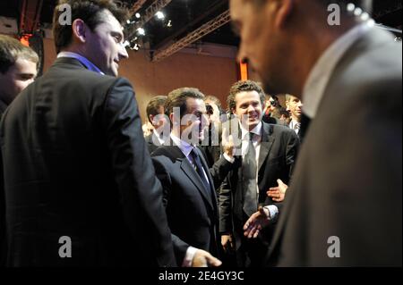 Il presidente francese Nicolas Sarkozy partecipa alla riunione del consiglio nazionale del partito francese UMP (Unione per un movimento popolare) ad Aubervilliers, vicino a Parigi, il 28 novembre 2009. Foto di Elodie Gregoire/ABACAPRESS.COM Foto Stock