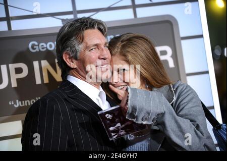 Eric Roberts e la moglie Eliza Roberts arriveranno per la prima di 'Up in the Air' al Mann's Village Theatre di Los Angeles, CA, USA il 30 novembre 2009. Foto di Lionel Hahn/ABACAPRESS.COM Foto Stock