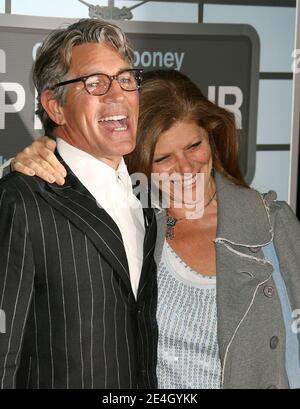 Eric Roberts e la moglie Eliza Roberts arriveranno per la prima di 'Up in the Air' al Mann's Village Theatre di Los Angeles, CA, USA il 30 novembre 2009. Foto di Baxter/ABACAPRESS.COM Foto Stock