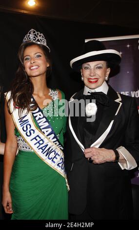 Miss Normandie, neoeletta Miss France 2010, Malika Menard, Genevieve de Fontenay partecipa al concorso Miss France Beauty 2010 al Palais Nikaia di Nizza, Francia, il 5 dicembre 2009. Foto di Patrick Bernard/ABACAPRESS.COM Foto Stock