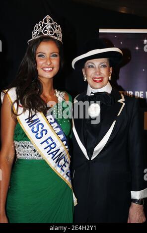 Miss Normandie, neoeletta Miss France 2010, Malika Menard, Genevieve de Fontenay partecipa al concorso Miss France Beauty 2010 al Palais Nikaia di Nizza, Francia, il 5 dicembre 2009. Foto di Patrick Bernard/ABACAPRESS.COM Foto Stock