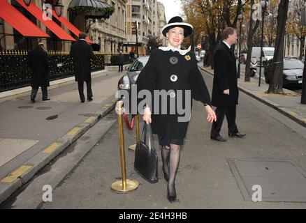 Genevieve de Fontenay lascia la stazione radio Europa 1 a Parigi il 7 dicembre 2009. Foto di ABACAPRESS.COM Foto Stock