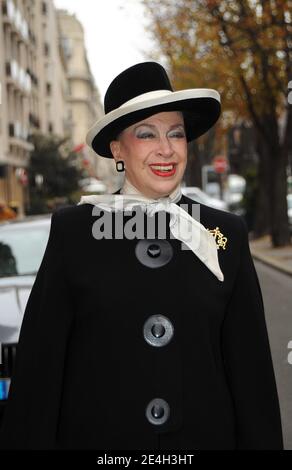 Genevieve de Fontenay lascia la stazione radio Europa 1 a Parigi il 7 dicembre 2009. Foto di ABACAPRESS.COM Foto Stock