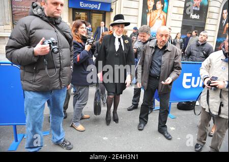 Genevieve de Fontenay lascia la stazione radio Europa 1 a Parigi il 7 dicembre 2009. Foto di ABACAPRESS.COM Foto Stock