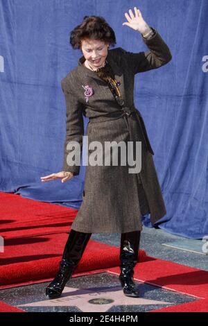 Leslie Caron è stato insignito della Star on the Hollywood Walk of Fame, tenutasi il 08 dicembre 2009 a 6153 Hollywood Blvd a Los Angeles, California, USA. Foto di Tony DiMaio/ABACAPRESS.COM (nella foto: Leslie Caron) Foto Stock