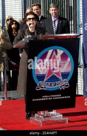 Leslie Caron è stato insignito della Star on the Hollywood Walk of Fame, tenutasi il 08 dicembre 2009 a 6153 Hollywood Blvd a Los Angeles, California, USA. Foto di Tony DiMaio/ABACAPRESS.COM (nella foto: Leslie Caron) Foto Stock