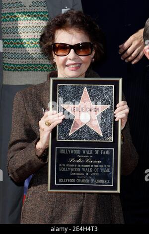 Leslie Caron è stato insignito della Star on the Hollywood Walk of Fame, tenutasi il 08 dicembre 2009 a 6153 Hollywood Blvd a Los Angeles, California, USA. Foto di Tony DiMaio/ABACAPRESS.COM (nella foto: Leslie Caron) Foto Stock