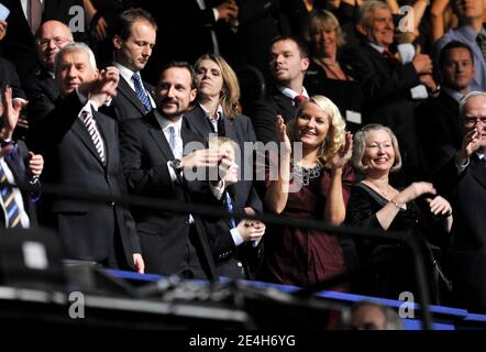 Il principe ereditario norvegese Haakon, la principessa mette-Marit e il figlio Marius Borg partecipano al Concerto del Premio Nobel per la pace, tenuto presso l'Oslo Spectrum, a Oslo, Norvegia, il 11 dicembre 2009. Foto di Christophe Guibbaud/ABACAPRESS.COM Foto Stock