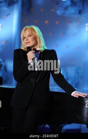 Sylvie Vartan lors de l'enregistrement de l'emission Vivement Dimanche a Paris, France, le 4 novembre 2009. Photo Max Colin/ABACAPRESS.COM Foto Stock