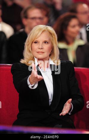 Sylvie Vartan lors de l'enregistrement de l'emission Vivement Dimanche a Paris, France, le 4 novembre 2009. Photo Max Colin/ABACAPRESS.COM Foto Stock