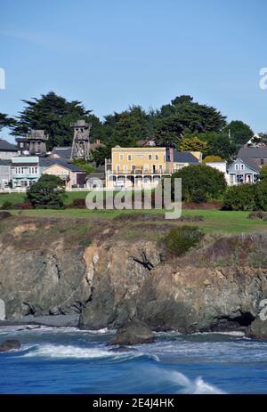 vista panoramica della classica lincoln in direzione ovest sulla storica autostrada 66 a due corsie in arizona usa deserto Foto Stock