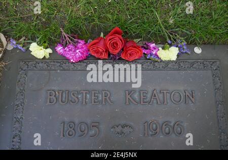 Los Angeles, California, USA 21 gennaio 2021 UNA visione generale dell'atmosfera dell'attore Buster Keaton's grave a Forest Lawn Memorial Park Hollywood Hills il 21 gennaio 2021 a Los Angeles, California, USA. Foto di Barry King/Alamy Stock foto Foto Stock