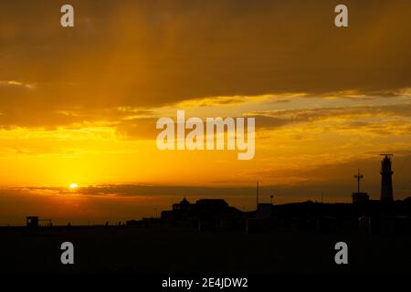 Tramonto sulla costa sud di Borkum, Isola Frisone Est, frisia Est, bassa Sassonia, Germania, Europa Foto Stock