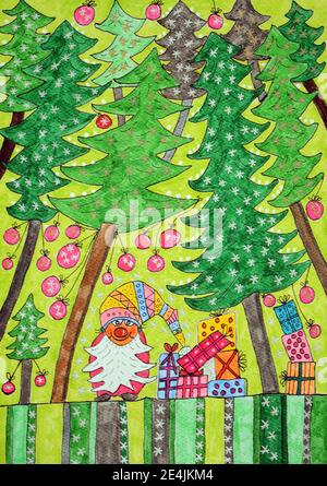 Gnomo di Natale con regali nella foresta, pittura ingenua Foto Stock