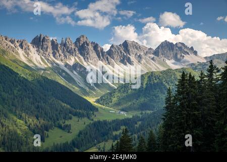 Il Kalkkoegel, di fronte al Kemater Alm, Alpi Stubai, Tirolo, Austria Foto Stock