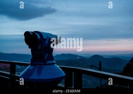 Binocoli a gettoni nella gamma Montserrat Foto Stock