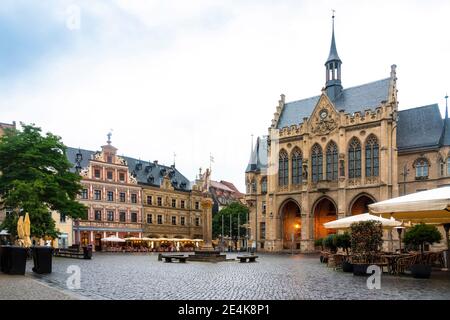 Germania, Erfurt, Fischmarkt con il municipio nella città vecchia Foto Stock