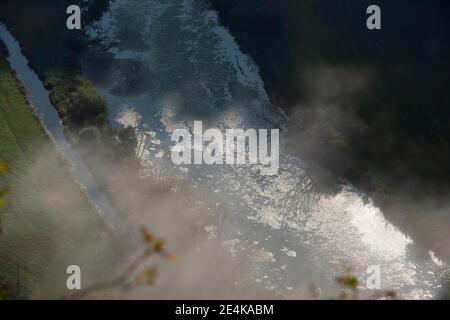 Fiume Danubio che scorre attraverso la valle a Beuron, Alb Svevo, Germania Foto Stock