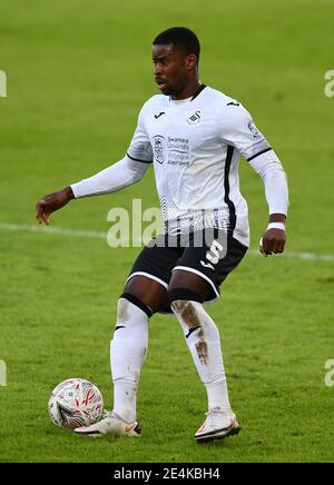 Marc Guehi di Swansea City durante la quarta partita degli Emirates fa Cup allo stadio Liberty di Swansea. Data immagine: Sabato 23 gennaio 2021. Foto Stock