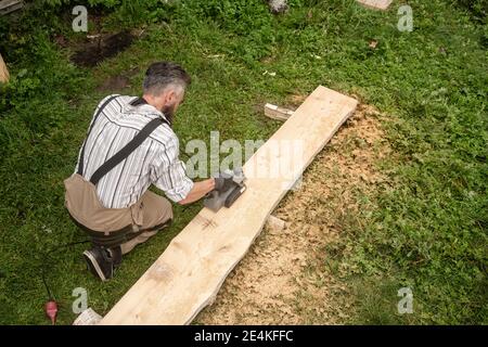 Tavola da taglio carpentiere con sega circolare Foto Stock