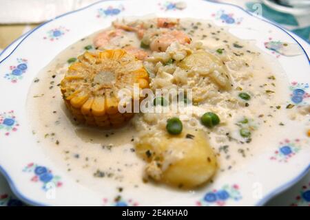 Chupe de camarones. Piatto tradizionale peruviano. Foto Stock