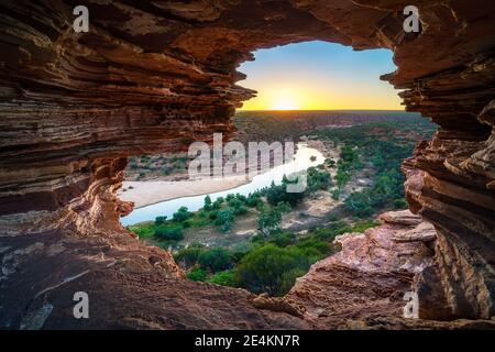 Alba alla finestra della natura nel deserto di kalbarri national park, Australia occidentale Foto Stock