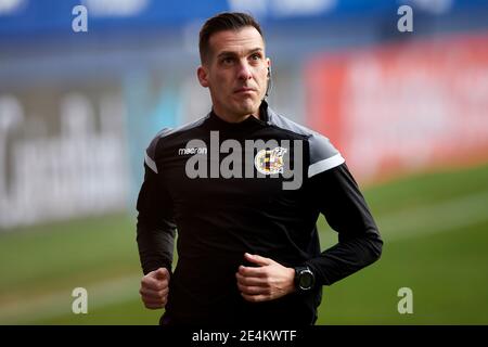 Pamplona, Spagna. 24 gennaio 2021. Arbitro Estrada Fernandez prima della partita la Liga tra CA Osasuna e Granada CF disputata allo stadio El Sadar. Credit: Ion Alcoba/Capturasport/Alamy Live News Foto Stock