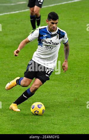 Milano, Italia. 23 gennaio 2021. Cristian Romero (17) di Atalanta ha visto nella serie UNA partita tra AC Milano e Atalanta a San Siro a Milano. (Photo Credit: Gonzales Photo/Alamy Live News Foto Stock