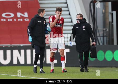 MIDDLESBROUGH, INGHILTERRA. IL 24 GENNAIO Dael Fryomb lascia il campo con una ferita agli occhi durante la partita del campionato Sky Bet tra Middlesbrough e Blackburn Rovers al Riverside Stadium di Middlesbrough domenica 24 gennaio 2021. (Credit: Mark Fletcher | MI News) Credit: MI News & Sport /Alamy Live News Foto Stock