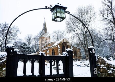 Chiesa di San Michele e di tutti gli Angeli, Bugbrooke nel sno Foto Stock