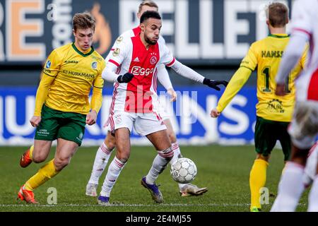 SITTARD, PAESI BASSI - GENNAIO 24: Fiammingo ziano di Fortuna Sittard, Noussir Mazraoui di Ajax durante la partita olandese di Eredivisie tra Fortuna Sittard e Ajax a Fortuna Sittard Stadiium il 24 gennaio 2021 a Sittard, Paesi Bassi (Foto di Broer van den Boom/Orange/Alamy Live News) Foto Stock