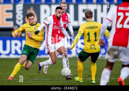 SITTARD, PAESI BASSI - GENNAIO 24: Fiammingo ziano di Fortuna Sittard, Noussir Mazraoui di Ajax durante la partita olandese di Eredivisie tra Fortuna Sittard e Ajax a Fortuna Sittard Stadiium il 24 gennaio 2021 a Sittard, Paesi Bassi (Foto di Broer van den Boom/Orange/Alamy Live News) Foto Stock
