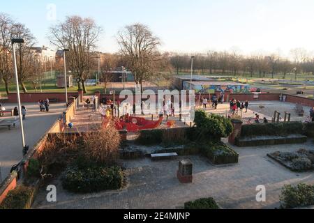 Parco giochi situato con Glasgow Green a Glasgow, comunemente noto come Sandy Park, Glasgow, Scozia Foto Stock