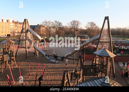 Parco giochi situato con Glasgow Green a Glasgow, comunemente noto come Sandy Park, Glasgow, Scozia Foto Stock