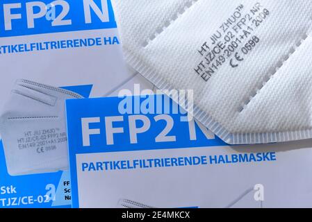 Semimaschera filtrante per particelle FFP2 Foto Stock