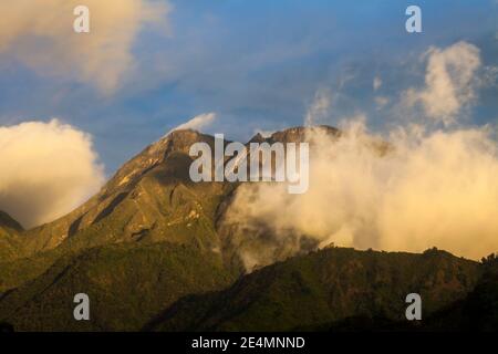 Ultima sera luce su Volcan Baru, 3475 m, provincia di Chiriqui, Repubblica di Panama. Foto Stock