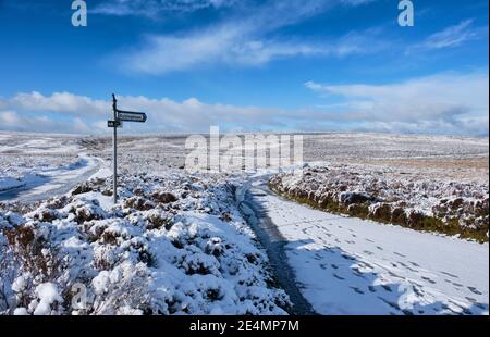 Il raccordo di Ratlinghope nella neve sul Burway sulla cima del Long Mynd, Church Stretton, Shropshire Foto Stock