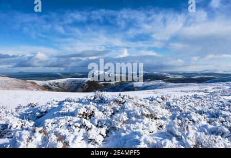 Il Wrekin, il Lawley, caer Caradoc, Hope Bowdler Hill e Brown Clee collina nella neve, visto dal Long Mynd, Chiesa Stretton, Shropshire Foto Stock