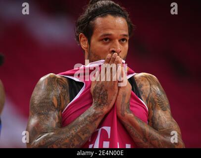 Bonn, Germania. 24 gennaio 2021. Telekom Dome, Basketball Bundesliga, Telekom cesti Bonn vs Hakro Merlins Cailsheim: Chris Babb (Bonn) gesti. Credit: Juergen Schwarz/Alamy Live News Foto Stock