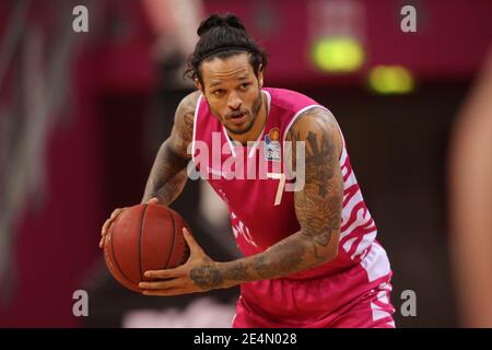 Bonn, Germania. 24 gennaio 2021. Telekom Dome, Basketball Bundesliga, Telekom cesti Bonn vs Hakro Merlins Cailsheim: Chris Babb (Bonn) controlla la palla. Credit: Juergen Schwarz/Alamy Live News Foto Stock