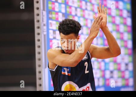 Bonn, Germania. 24 gennaio 2021. Telekom Dome, Basketball Bundesliga, Telekom cesti Bonn vs Hakro Merlins Cailsheim: Trae Bell-Haynes (Cailsheim) applauds. Credit: Juergen Schwarz/Alamy Live News Foto Stock