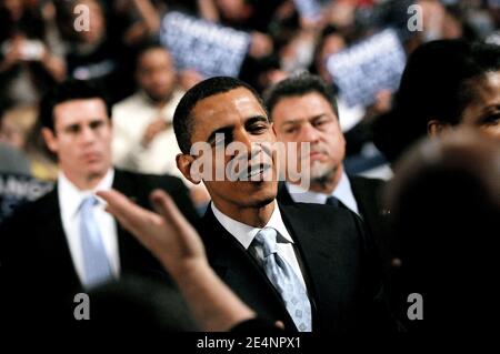 LA speranza presidenziale AMERICANA del Democrate Barack Obama parla ai sostenitori durante un raduno notturno dei risultati delle elezioni primarie a Nashua, NH, USA l'8 gennaio 2008. Obama ha perso lo stato a Hillary Clinton. Foto di Olivier Douliery/ABACAPRESS.COM Foto Stock