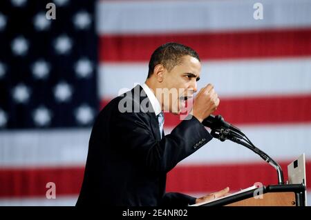 LA speranza presidenziale AMERICANA del Democrate Barack Obama parla ai sostenitori durante un raduno notturno dei risultati delle elezioni primarie a Nashua, NH, USA l'8 gennaio 2008. Obama ha perso lo stato a Hillary Clinton. Foto di Olivier Douliery/ABACAPRESS.COM Foto Stock