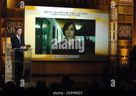 'Attore scanish Javier Bardem vincitore del miglior attore di supporto del movimento immagine Golden Globe Award per il suo ruolo in -''No Country for Old Men''' alla 65a conferenza stampa annuale Golden Globe Awards tenutasi al Beverly Hilton, Los Angeles, CA, USA, il 13 gennaio 2008. Foto di Lionel Hahn/ABACAPRESS.COM' Foto Stock