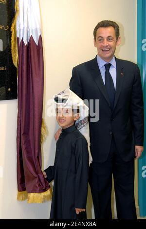 Il presidente Nicolas Sarkozy con il principe ereditario del Qatar, Sheikh Tamim Bin Hamad al Thani, e la sua sorella, la principessa Sheikha Hind Bint Hamad al Thani, si incontrano a Doha, in Qatar, il 15 gennaio 2008. Foto di Ammar Abd Rabbo/ABACAPRESS.COM Foto Stock