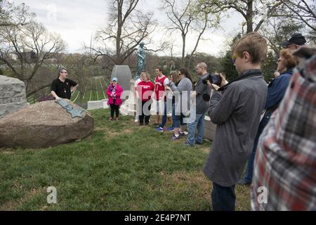 Medal of Honor Tour nel Cimitero Nazionale di Arlington (26003997572). Foto Stock
