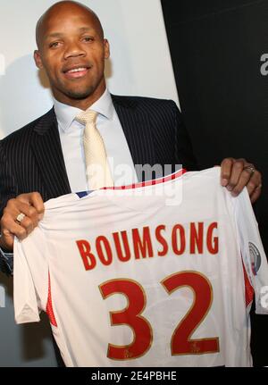 Jean-Alain Boumsong, francese di Juventus, è stato visto durante una conferenza stampa per celebrare il suo trasferimento alla squadra di calcio Olympique Lyon, a Lione, Francia, il 29 gennaio 2008. Foto di Vincent Dargent/Cameleon/ABACAPRESS.COM Foto Stock