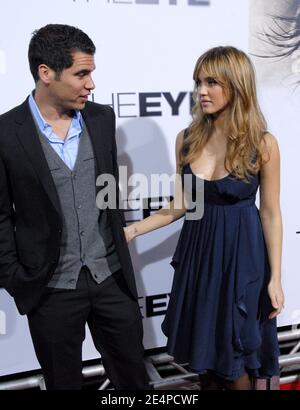 Jessica Alba e il suo ragazzo Cash Warren partecipano alla prima di 'The Eye' tenutasi al Pacific Cinerama Dome di Los Angeles, CA, USA il 31 gennaio 2008. Foto di Lionel Hahn/ABACAPRESS.COM Foto Stock