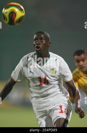 Ndiaye Papa Waigo del Senegal durante la partita di calcio della Coppa Africana delle Nazioni, Senegal contro Sudafrica a Kumasi, Ghana, il 31 gennaio 2008. La partita si è conclusa con un sorteggio di 1-1. Il Senegal non è riuscito a qualificarsi per il prossimo round del concorso. Foto di Steeve McMay/Cameleon/ABACAPRESS.COM Foto Stock